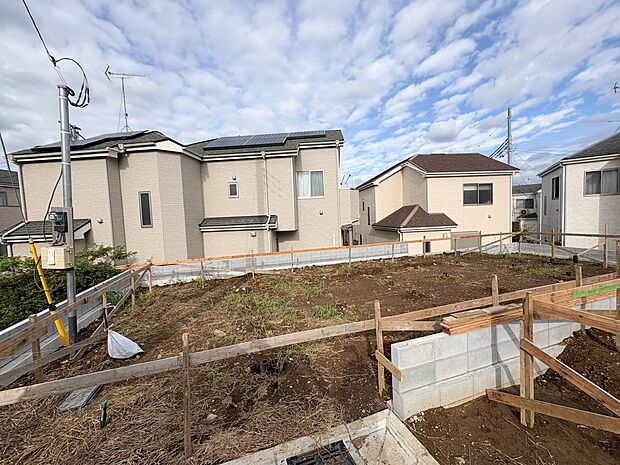3号棟【外観】家族の温かさと陽光の暖かさ、楽しい毎日と明るい未来を予感させる「空間が織り成すひとつ先の住み心地」を演出します。