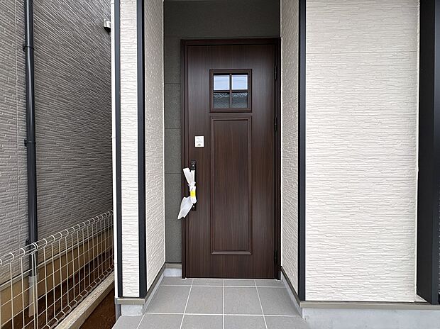 【玄関】玄関はおうちの顔と言われます。玄関アプローチは、外観デザインの印象を左右します。