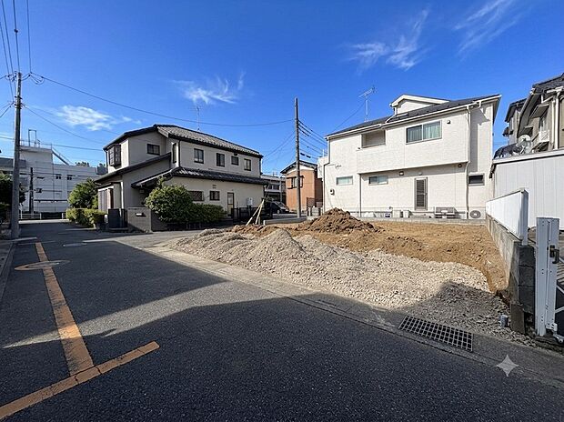 【前面道路】車の通行が少ないので、静かな住環境を維持することができます。