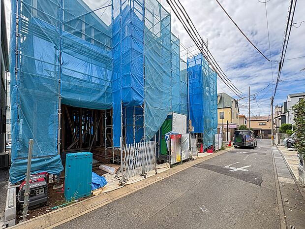 【前面道路】車の通行が少ないので、静かな住環境を維持することができます。