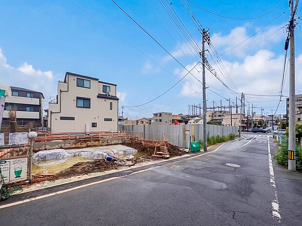 【前面道路】車の通行が少ないので、静かな住環境を維持することができます。