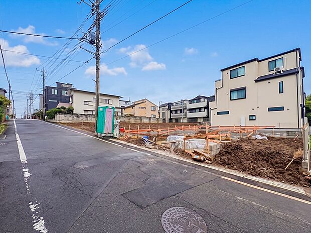 【外観】家族の温かさと陽光の暖かさ、楽しい毎日と明るい未来を予感させる「空間が織り成すひとつ先の住み心地」を演出します。