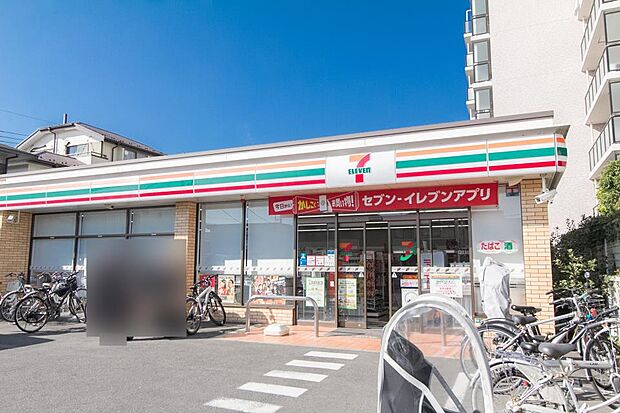 コンビニ 350m セブンイレブンさいたま原山1丁目店(セブンイレブンは近くて便利を掲げています。近くとは、心の近さ。便利とはモノが期待以上の品質でお客さまに届くこと。セブン銀行など新しいサ…