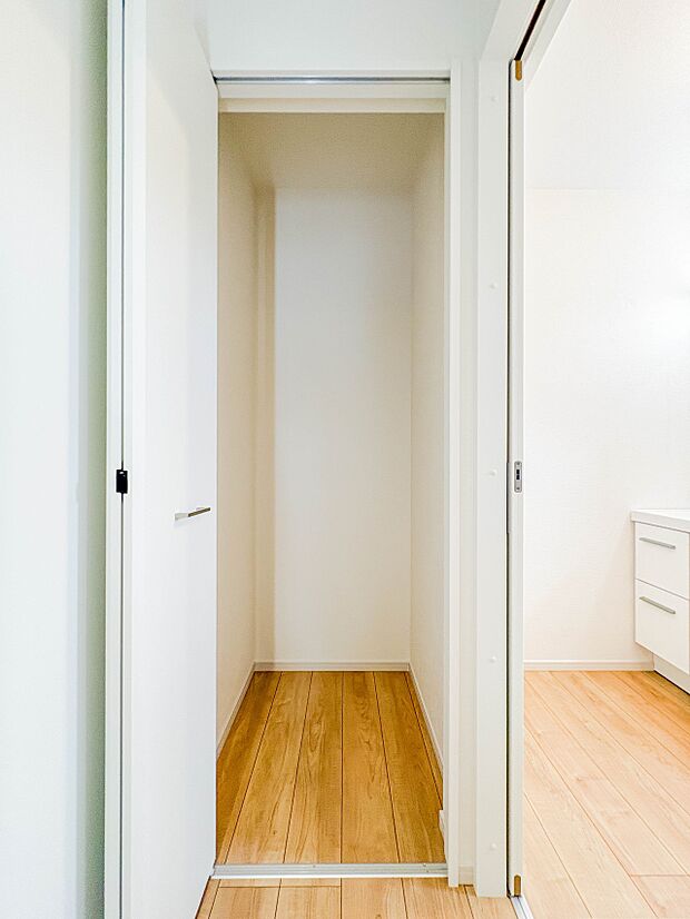 【収納】各部屋を最大限に広く使って頂ける様、全居住スペースに収納付。プライベートルームはゆったりと快適に。