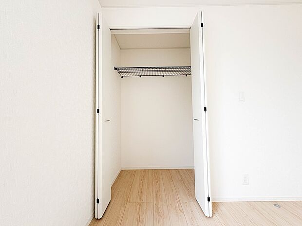 【収納】各部屋を最大限に広く使って頂ける様、全居住スペースに収納付。プライベートルームはゆったりと快適に。