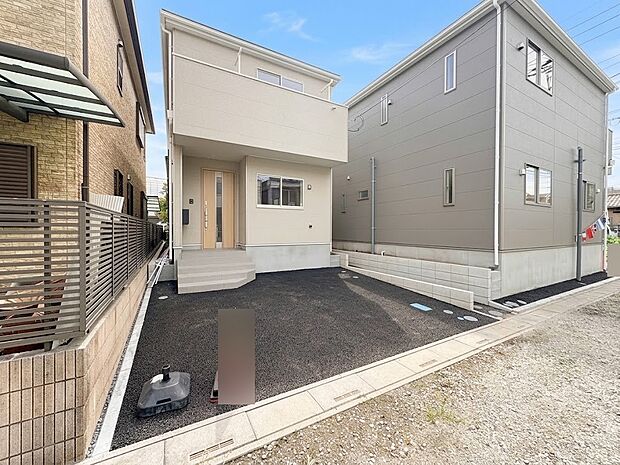 【外観】家族の温かさと陽光の暖かさ、楽しい毎日と明るい未来を予感させる「空間が織り成すひとつ先の住み心地」を演出します。