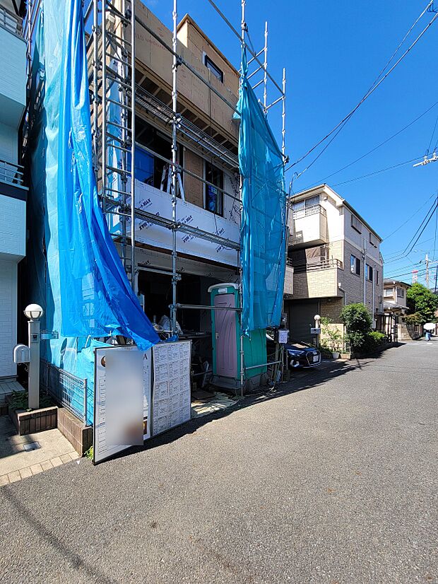 【駐車場】毎日の生活にマイカーが必須という方は、購入を検討する際、駐車場があることは大事な条件です。毎日の通勤や家族の送迎、買い物やお出かけなどクルマのある暮らしを満喫したい方は要チェック。…