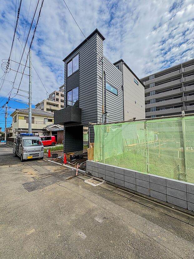 【外観】こちらの物件が少しでも気になるようでしたら、お気軽にお問合せください。人生でいちばん大きなお買い物ですので、ゆっくりご見学ください。ネット上の画像と実際の見学では、リアル感がまるで違…