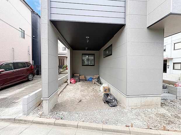 【駐車場】ビルトインガレージなら「野ざらし、雨ざらし、吹きさらし」になりません。汚れやいたみは減り、車の掃除もラクになります。