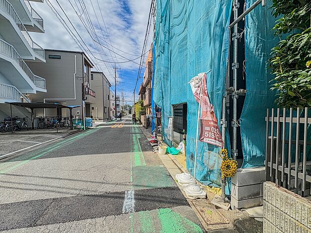 【前面道路】車の通行が少ないので、静かな住環境を維持することができます。