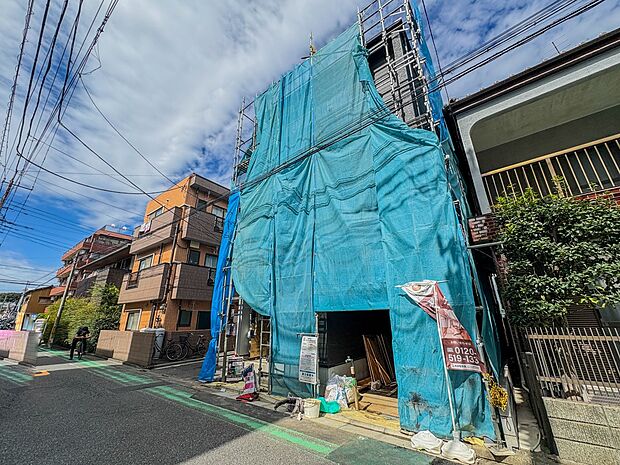 【外観】家族の温かさと陽光の暖かさ、楽しい毎日と明るい未来を予感させる「空間が織り成すひとつ先の住み心地」を演出します。
