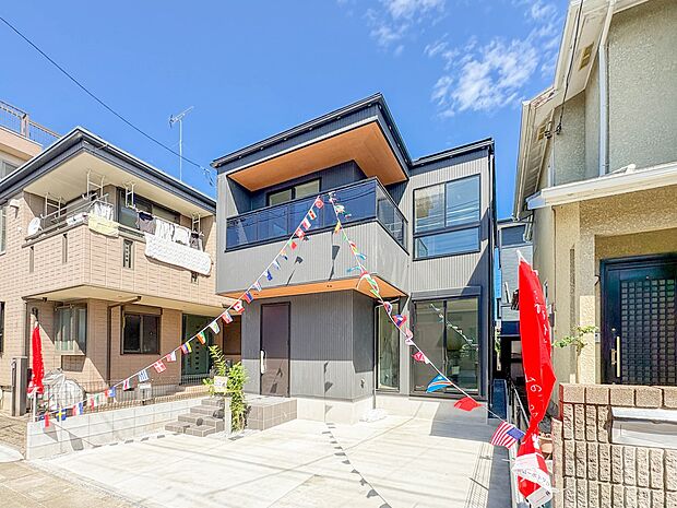 【外観】家族の温かさと陽光の暖かさ、楽しい毎日と明るい未来を予感させる「空間が織り成すひとつ先の住み心地」を演出します。