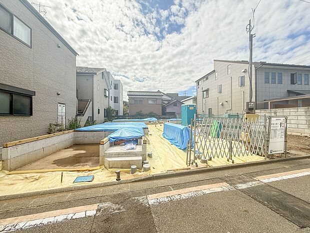 【現地土地写真】陽当りが良いと、洗濯物が乾きやすいですし、湿気やカビの心配も減るので快適です。寒い冬の日でも、日差しが届くと家の中が暖かくなりますね。