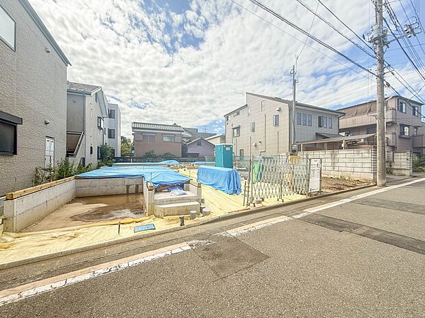 【現地土地写真】車の通行が少ないので、静かな住環境を維持することができます。