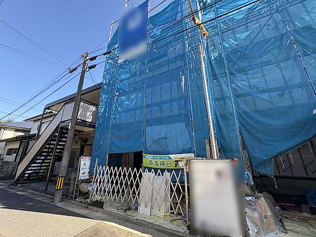 2号棟【外観】家族の温かさと陽光の暖かさ、楽しい毎日と明るい未来を予感させる「空間が織り成すひとつ先の住み心地」を演出します。