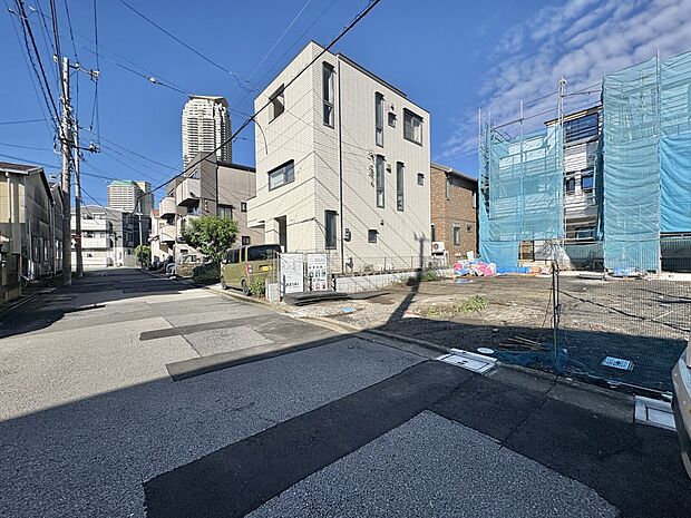 【前面道路】車の通行が少ないので、静かな住環境を維持することができます。