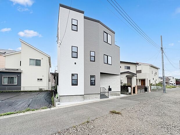 【外観】陽当りや通風性など各所に施された工夫で住みやすさを実現。部屋の大きさや周辺環境・街並など、資料には掲載していない情報が現地にはたくさんございます。是非ご確認下さい。