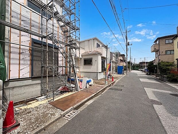 A号棟【前面道路】車の通行が少ないので、静かな住環境を維持することができます。