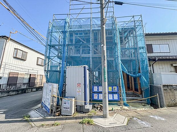 【外観】家族の温かさと陽光の暖かさ、楽しい毎日と明るい未来を予感させる「空間が織り成すひとつ先の住み心地」を演出します。