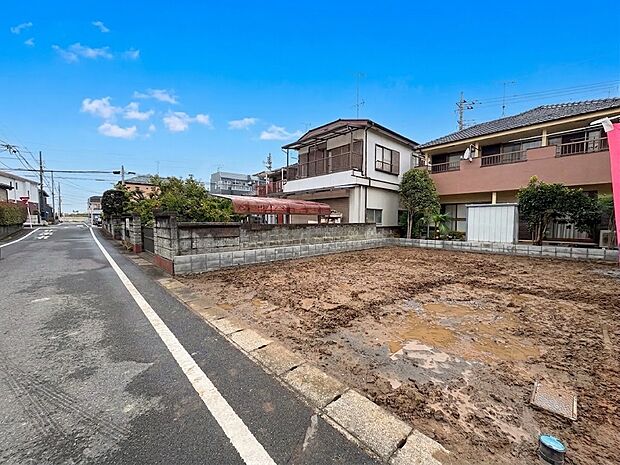 【前面道路6ｍ】車の通行が少ないので、静かな住環境を維持することができます。