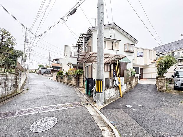 【前面道路】車の通行が少ないので、静かな住環境を維持することができます。