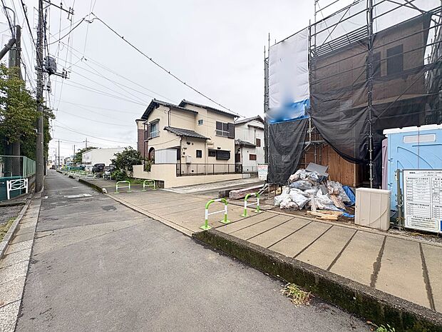 【前面道路】車の通行が少ないので、静かな住環境を維持することができます。