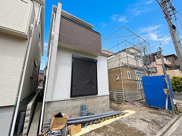 C号棟【現地外観】家族の温かさと陽光の暖かさ、楽しい毎日と明るい未来を予感させる「空間が織り成すひとつ先の住み心地」を演出します。