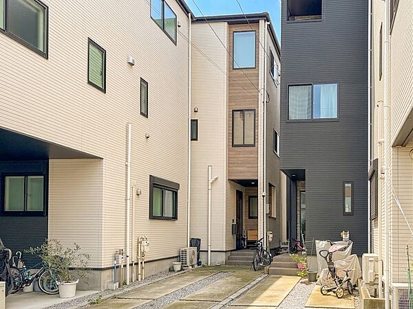 【外観】家の良し悪しだけでなく周辺環境も重要なポイント。