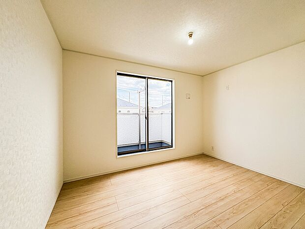 【寝室】寝室は大きいベッドを置くことも可能です。