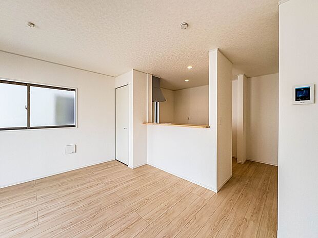 【ダイニングキッチン】料理をしながら、後片付けをしながら二人で会話を楽しみたい空間。