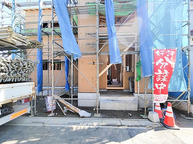 【玄関】こちらの物件が少しでも気になるようでしたら、お気軽にお問合せください。人生でいちばん大きなお買い物ですので、ゆっくりご見学ください。ネット上の画像と実際の見学では、リアル感がまるで違…