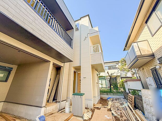 2号棟【外観】陽当りや通風性など各所に施された工夫で住みやすさを実現。部屋の大きさや周辺環境・街並など、資料には掲載していない情報が現地にはたくさんございます。是非ご確認下さい。