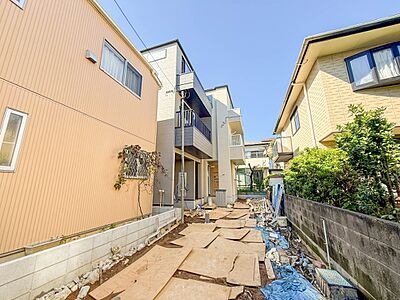外観:1号棟【前面道路4m】車の通行が少ないので、静かな住環境を維持することができます。 外観:1号棟【前面道路4m】車の通行が少ないので、静かな住環境を維持することができます。