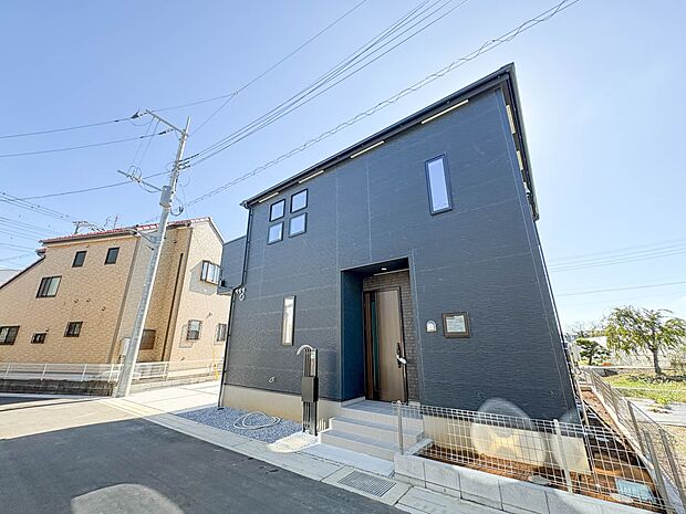4号棟【外観】陽当りや通風性など各所に施された工夫で住みやすさを実現。部屋の大きさや周辺環境・街並など、資料には掲載していない情報が現地にはたくさんございます。是非ご確認下さい。