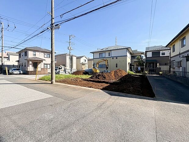 【前面道路】車の通行が少ないので、静かな住環境を維持することができます。