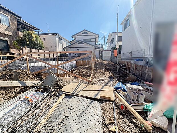 【駐車場】毎日の生活にマイカーが必須という方は、購入を検討する際、駐車場があることは大事な条件です。毎日の通勤や家族の送迎、買い物やお出かけなどクルマのある暮らしを満喫したい方は要チェック。…