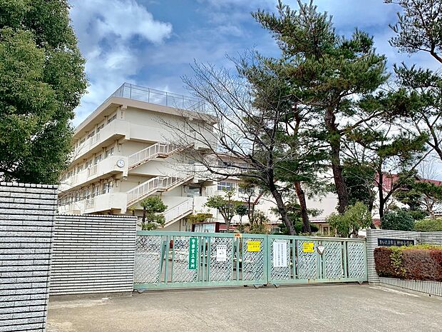 小学校 1500m さいたま市立神田小学校(学校目標の、明るい子、かしこい子、たくましい子の実施に向けて教職員が夢を胸に教育にとりくんでいます。元気がある、夢がある、楽しい学校のフレーズのも…