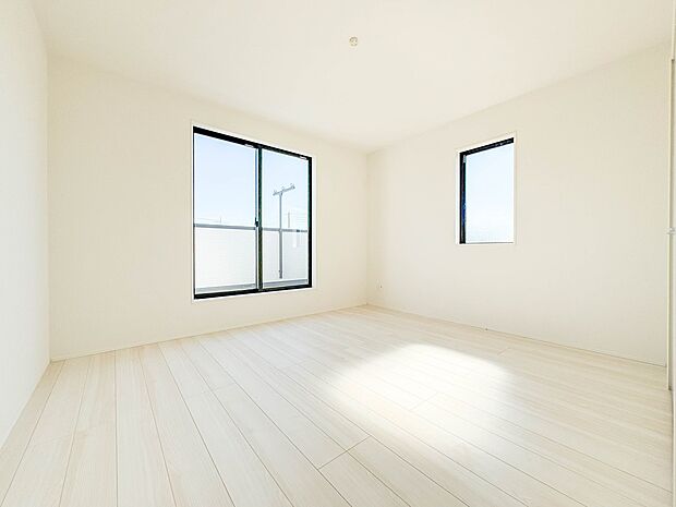 6号棟【寝室7.5帖】シンプルな内装はおしゃれのポイントです。シンプルは華美より飽きがこないからです。色や模様でおしゃれ感をだす。それがシンプルイズビューティーです。