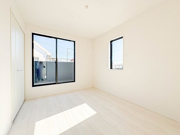 3号棟【子供部屋5.25帖】お子様のお部屋にぴったりなクロークを備えたフローリング仕様の洋室です。