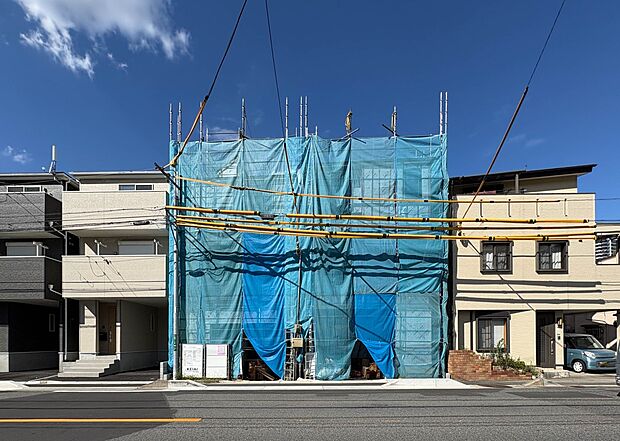 【外観】家族の温かさと陽光の暖かさ、楽しい毎日と明るい未来を予感させる「空間が織り成すひとつ先の住み心地」を演出します。