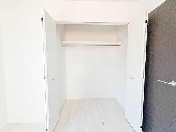 2号棟【収納】各部屋を最大限に広く使って頂ける様、全居住スペースに収納付。プライベートルームはゆったりと快適に。