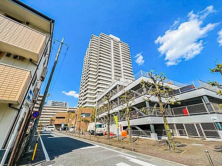 【外観】東武伊勢崎線 【谷塚】駅 徒歩2分。駅前のタワーマンションです。