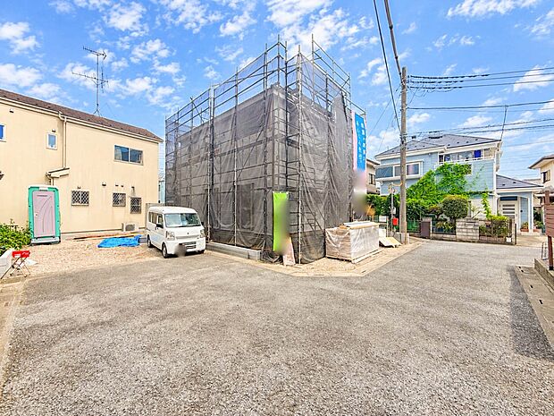 【前面道路】車の通行が少ないので、静かな住環境を維持することができます。