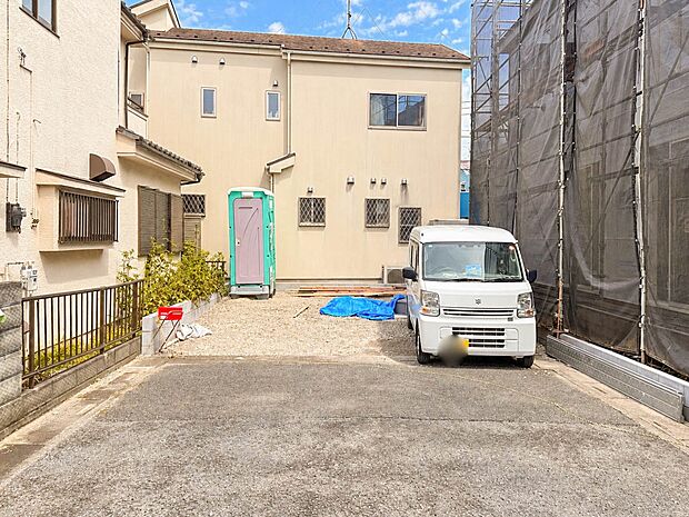 【駐車場】毎日の生活にマイカーが必須という方は、購入を検討する際、駐車場があることは大事な条件です。毎日の通勤や家族の送迎、買い物やお出かけなどクルマのある暮らしを満喫したい方は要チェック。…