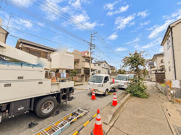 【前面道路】車の通行が少ないので、静かな住環境を維持することができます。