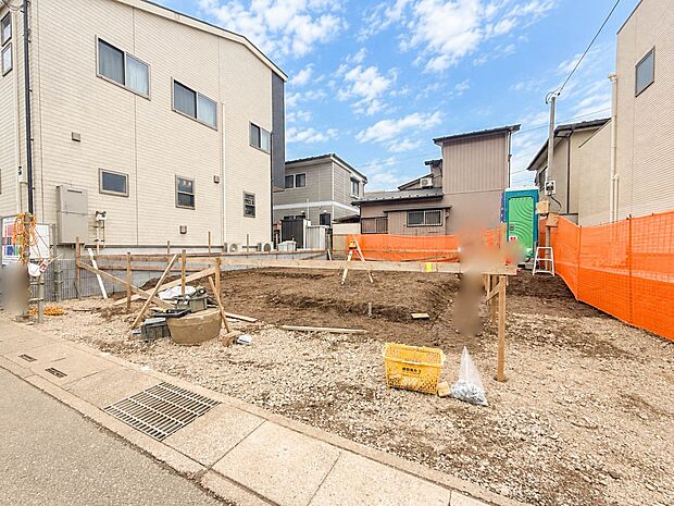 【駐車場】毎日の生活にマイカーが必須という方は、購入を検討する際、駐車場があることは大事な条件です。毎日の通勤や家族の送迎、買い物やお出かけなどクルマのある暮らしを満喫したい方は要チェック。…