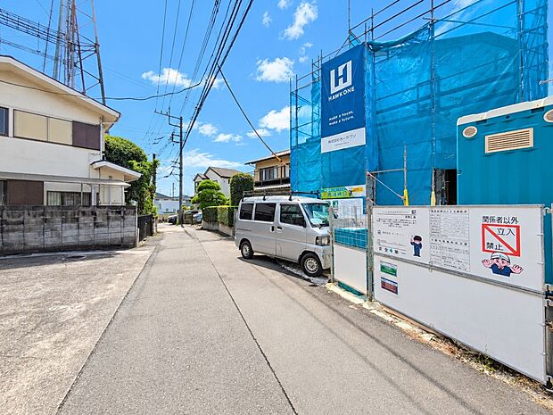 【前面道路】車の通行が少ないので、静かな住環境を維持することができます。