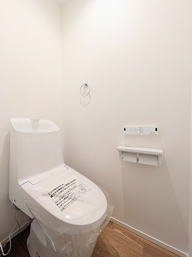 【トイレ】トイレはほどよい空間。居心地のよいスペースといえます。落ち着き、ホッとでき、我にかえる場所。トイレは自分をみつめる場所でもあるのです。