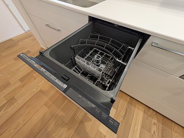 【ビルトイン食器洗浄乾燥機】食器洗いのわずらわしさから開放してくれる嬉しい設備。