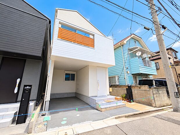 【駐車場】毎日の生活にマイカーが必須という方は、購入を検討する際、駐車場があることは大事な条件です。